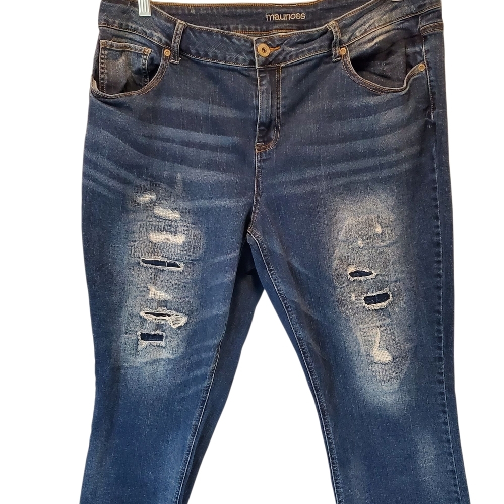 Maurices Distressed Blue Cropped Jeans Size 22 - Picture 2 of 3